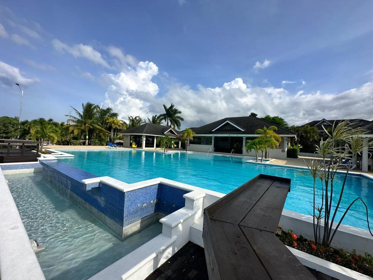 Cool-Shade Home At Richmond Estates Ocho Rios Exterior photo